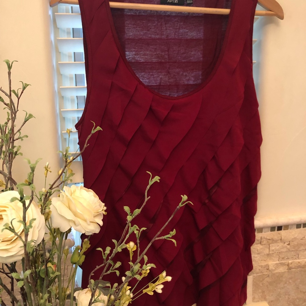 🇫🇷Ruffled Sleeveless Blouse. GORGEOUS NYOT🇫🇷